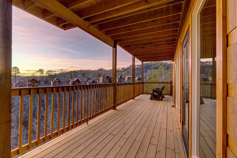 Critter Cove - 2 Bedrooms, 2 Baths, Sleeps 10 Home by RedAwning