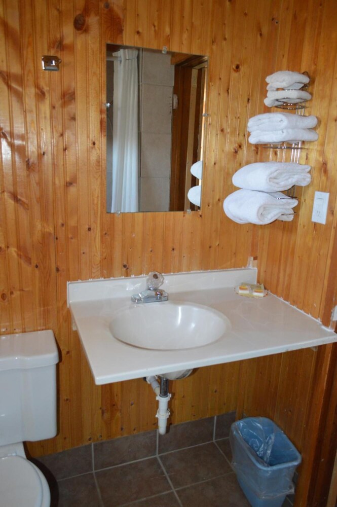 La Crosse Vacations - Green Acre Motel - Property Image 11