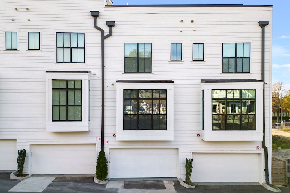 Stylish Midtown Home w Rooftop Views by Silverx