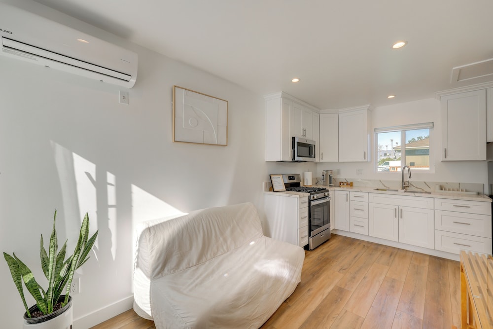 35 Mi to LA: Modern Apartment in Chino!