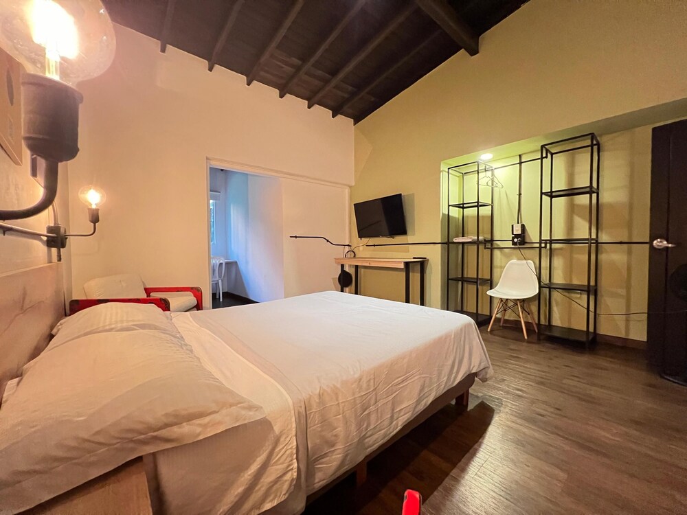 Frontera by Roots Rentals