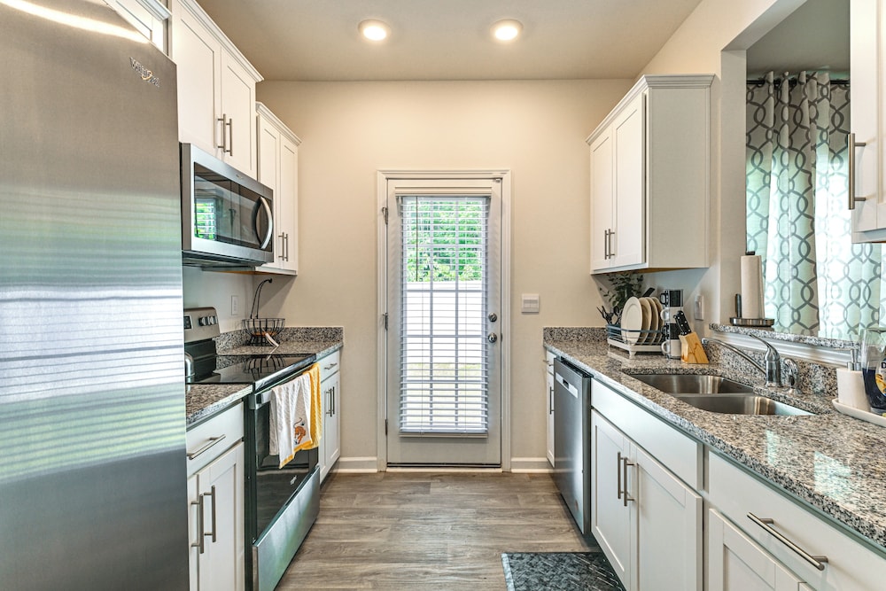 7 Mi to Uptown - Pet-friendly 2-story Townhome!