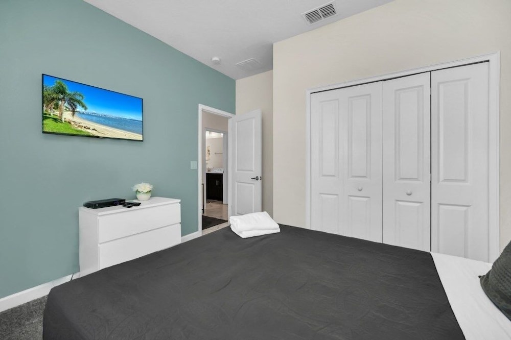 1560sand 5 Bedroom Townhouse view 2