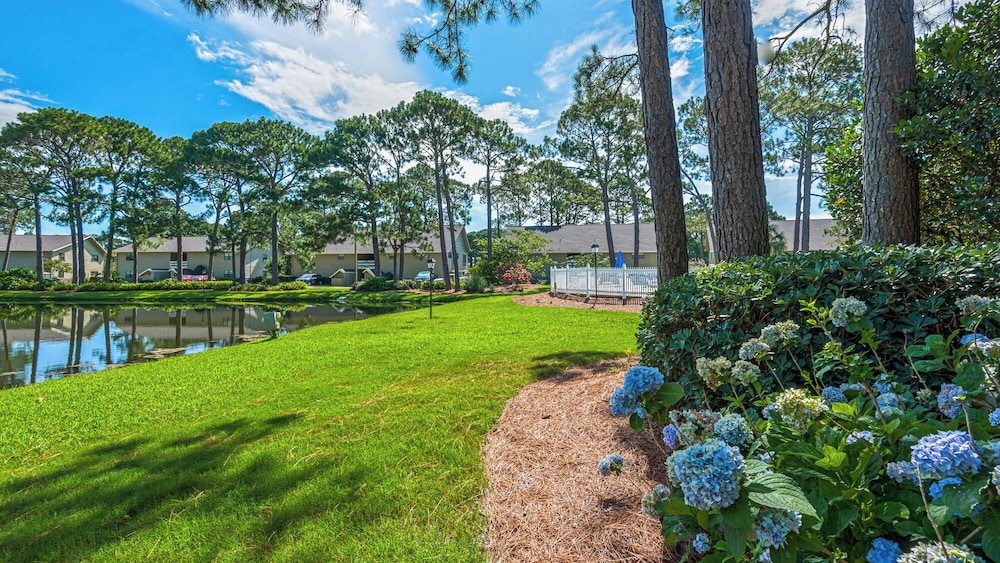 Sleeps 8 w/ Resort Pools, Tennis, Golf & Beach Access + Attraction Tickets!