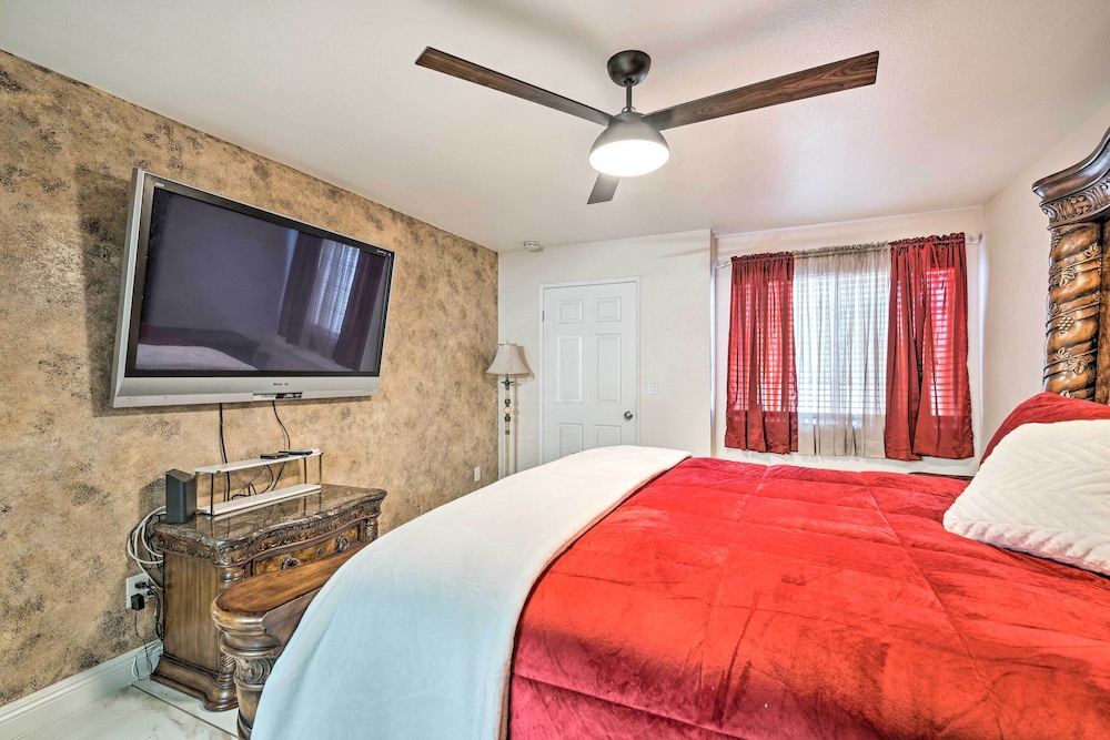 Seasonal Pool & Spa: Las Vegas Pad, 11 Mi to Strip view 2