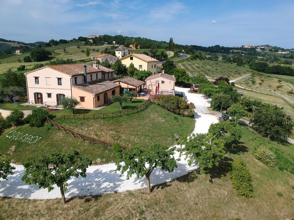 Farmhouse in Marche With Pool & Wine Tours
