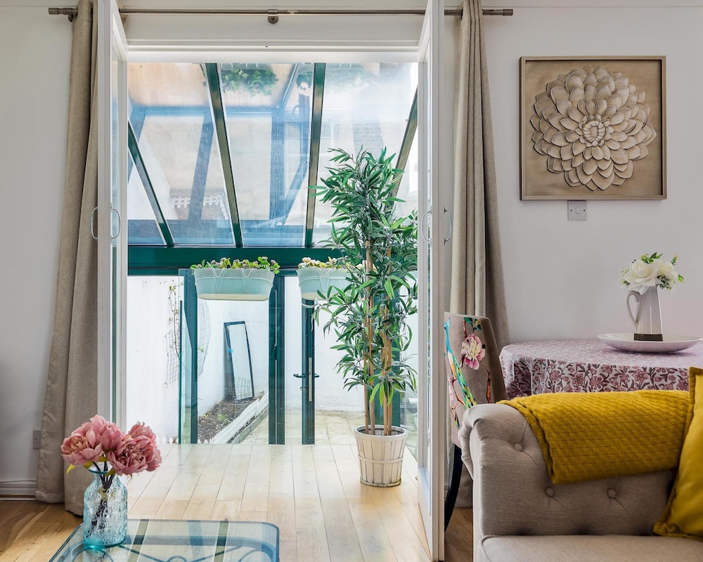 Duplex Apartment With Patio in Marylebone