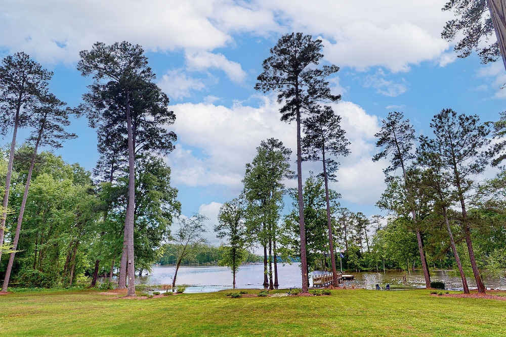 Large 3BR Lakefront Lake Murray Home w/ Dock