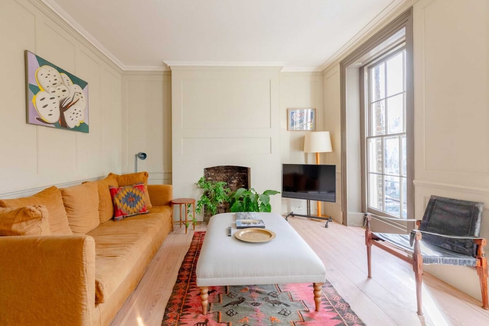 Spacious & Elegant 2BD Victorian Flat - Islington!