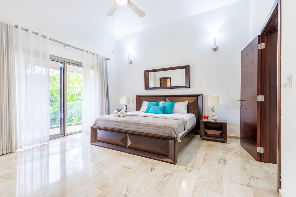 Villa Desiree 5BR Cocotal Luxury Villa Pool Maid