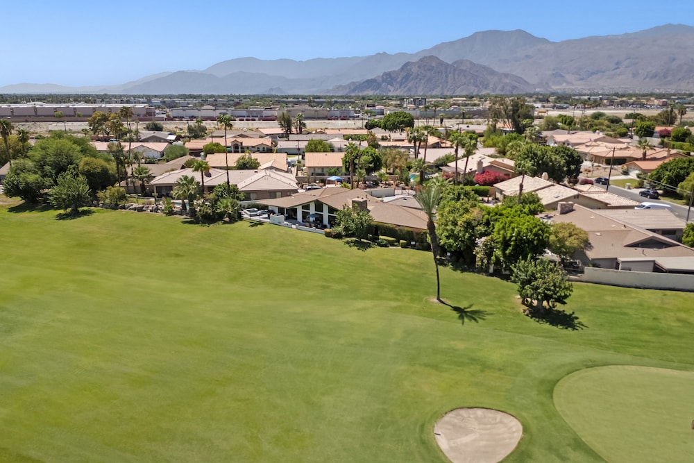 Edgy House Pool Hot Tub and Golf Course Views