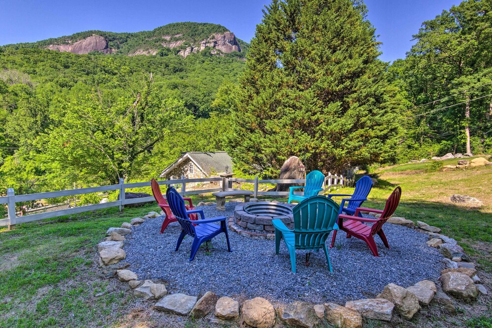 Breathtaking Views: Unique Chimney Rock Cottage! view 4