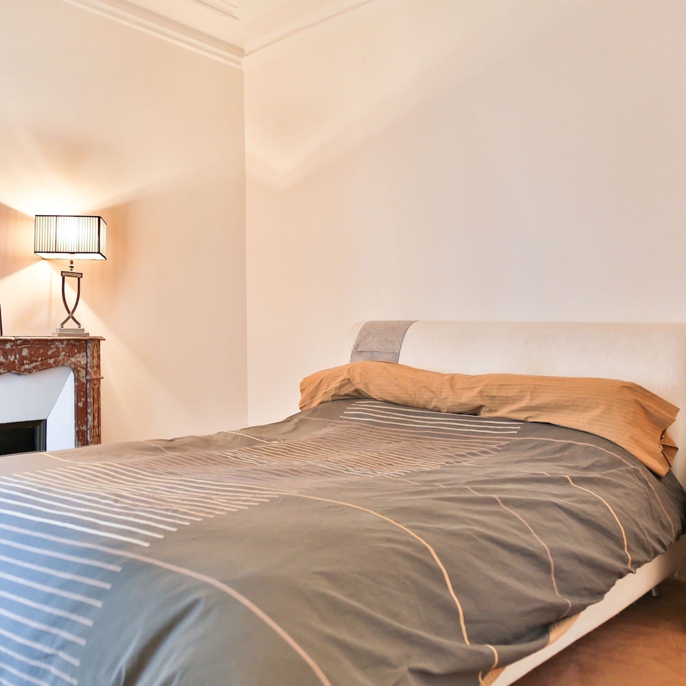 Secret Villiers I Stylish 2 Bed Apt in Villiers