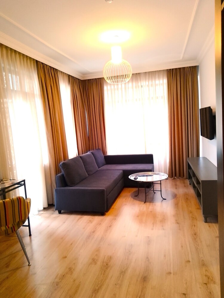 Unique Flat with Cute Balcony GECESEFASI