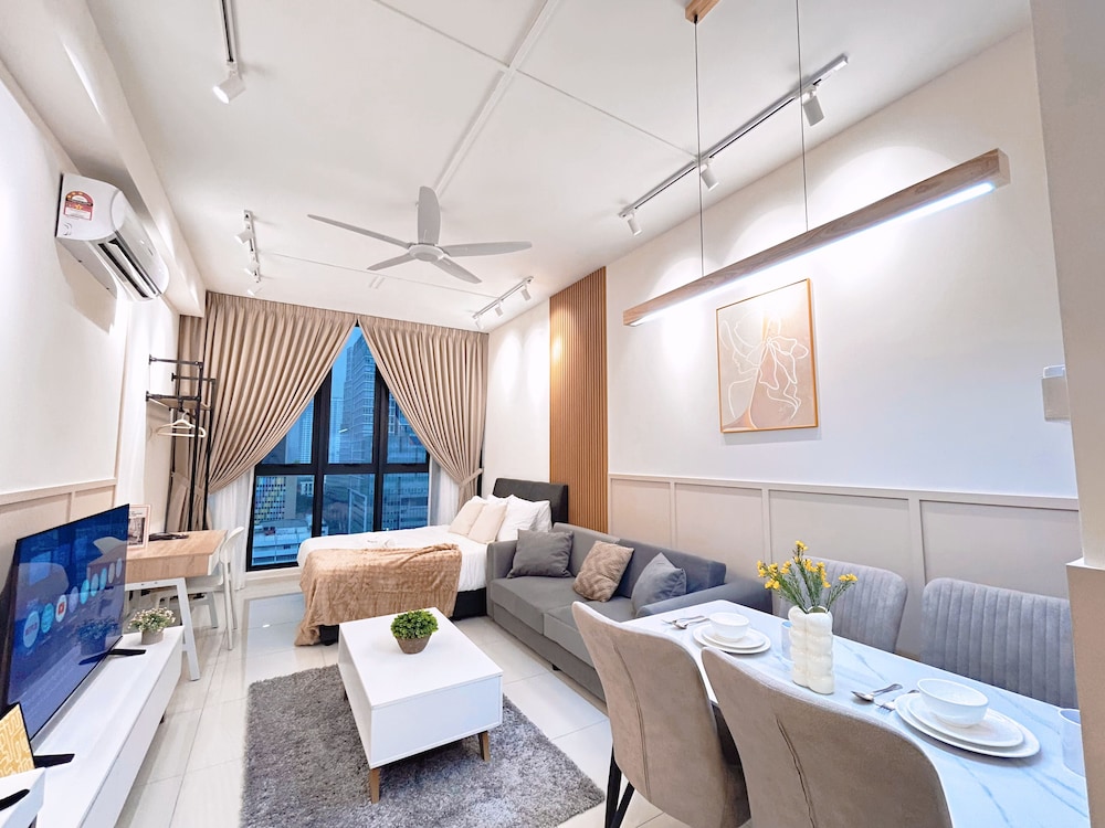 Majestic Residence by Manhattan Group
