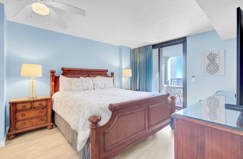 Beachfront, Pool Access, Balcony w/ Oceanview 222 D Shipwatch by Avantstay