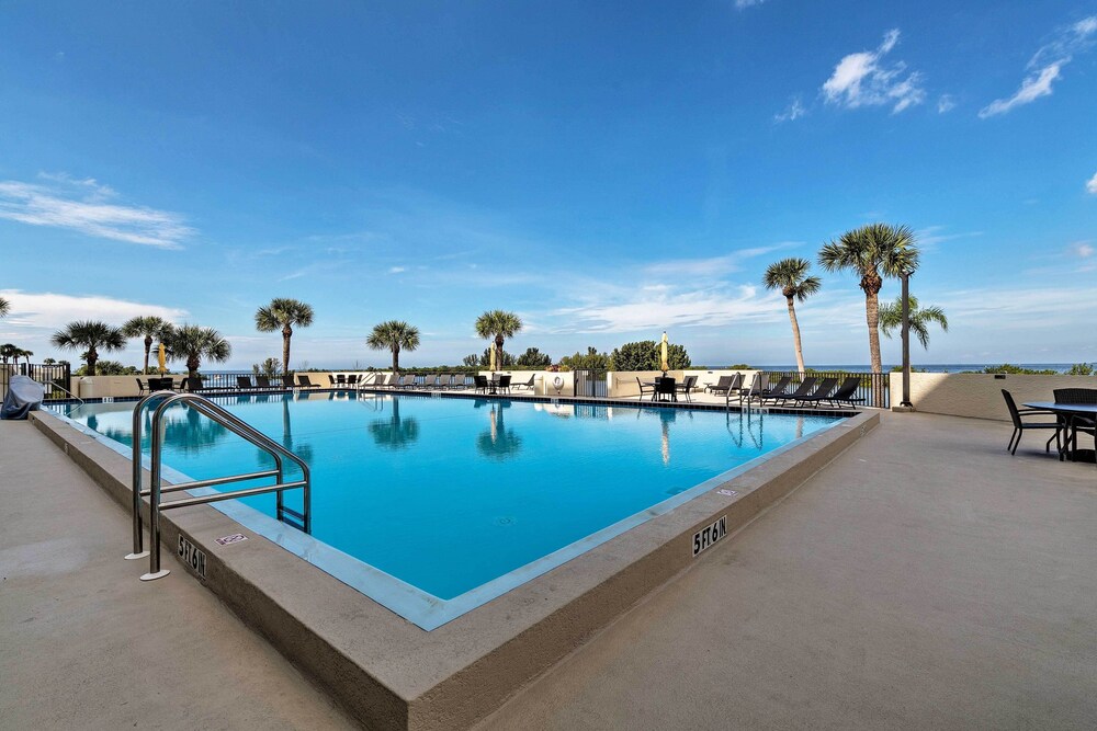 Gulf-view Condo in Hudson: Perfect for Snowbirds!