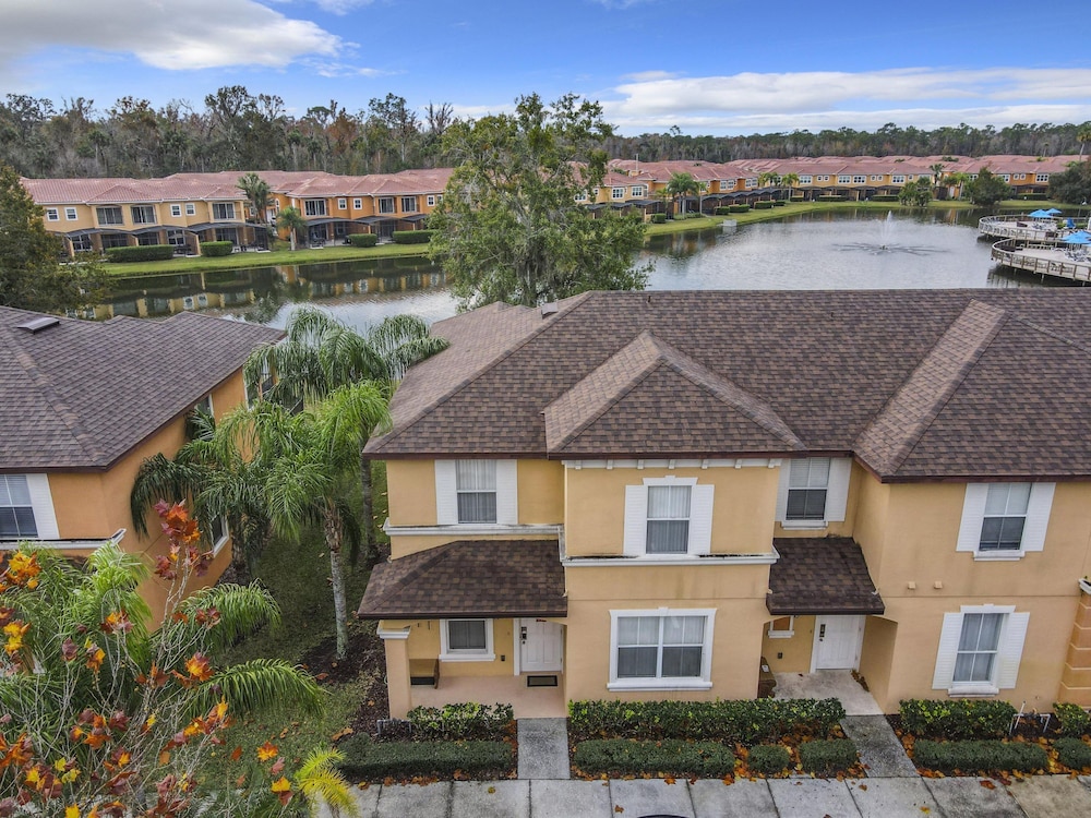 Family Getaway 4BR Townhome by Old Town