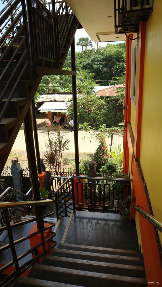 Lola Charing Pension