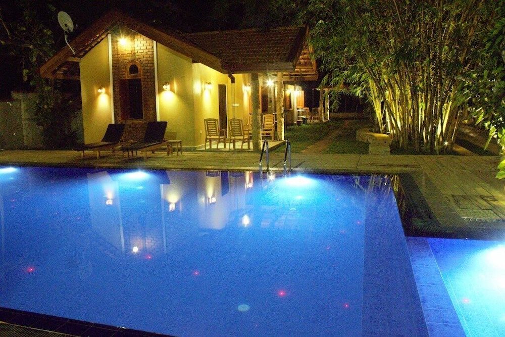 Villa Shade