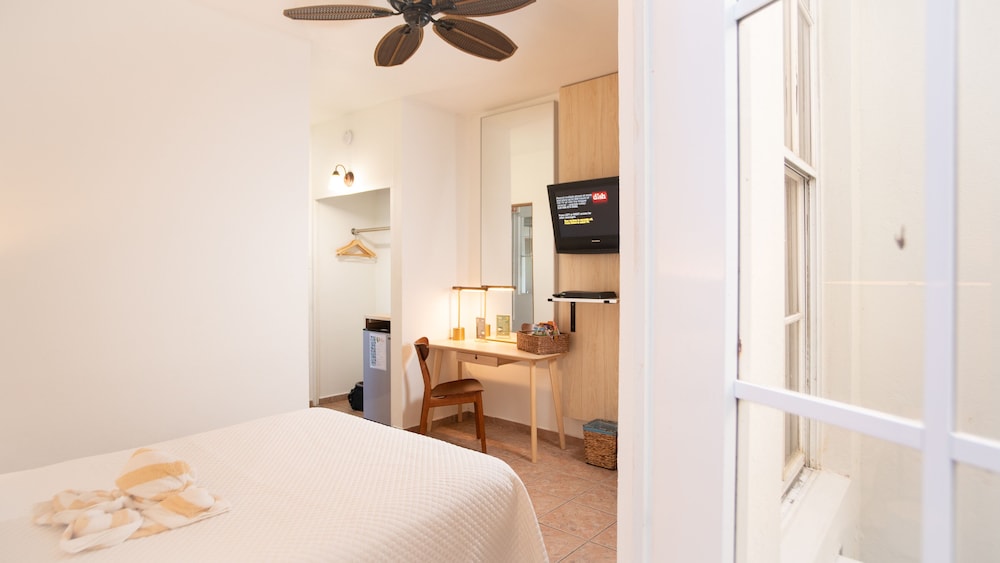 Lazy Parrot Inn - Property Image 52