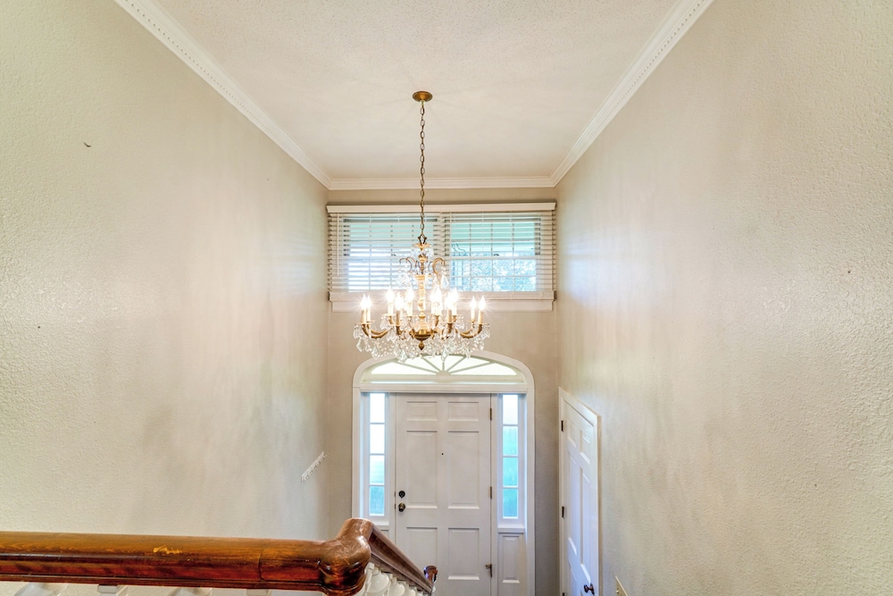 1 Mi to Dtwn: Quiet Retreat w/ Yard in Clinton