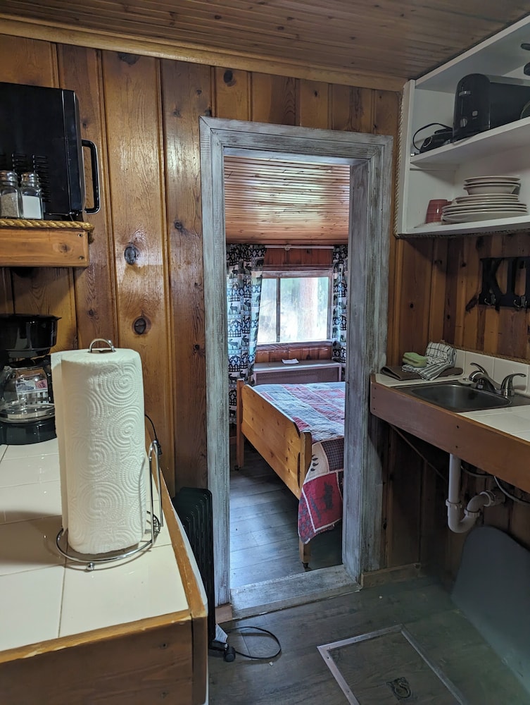 Ponderosa Pines Inn and Cabins