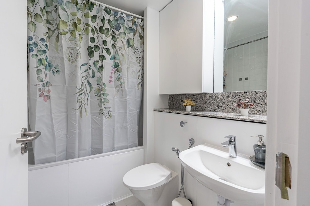 Duplex 2BR 2BA Flat Near Gloucester Rd Station