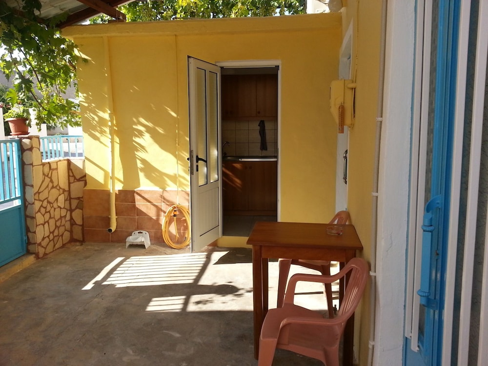 Vintage House-Vori-Rent Rooms view 4