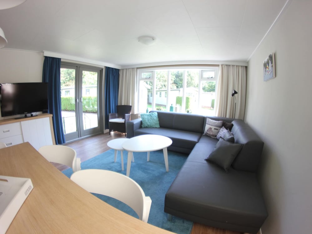 Chalet With Dishwasher, 21 km. From Leeuwarden view 4