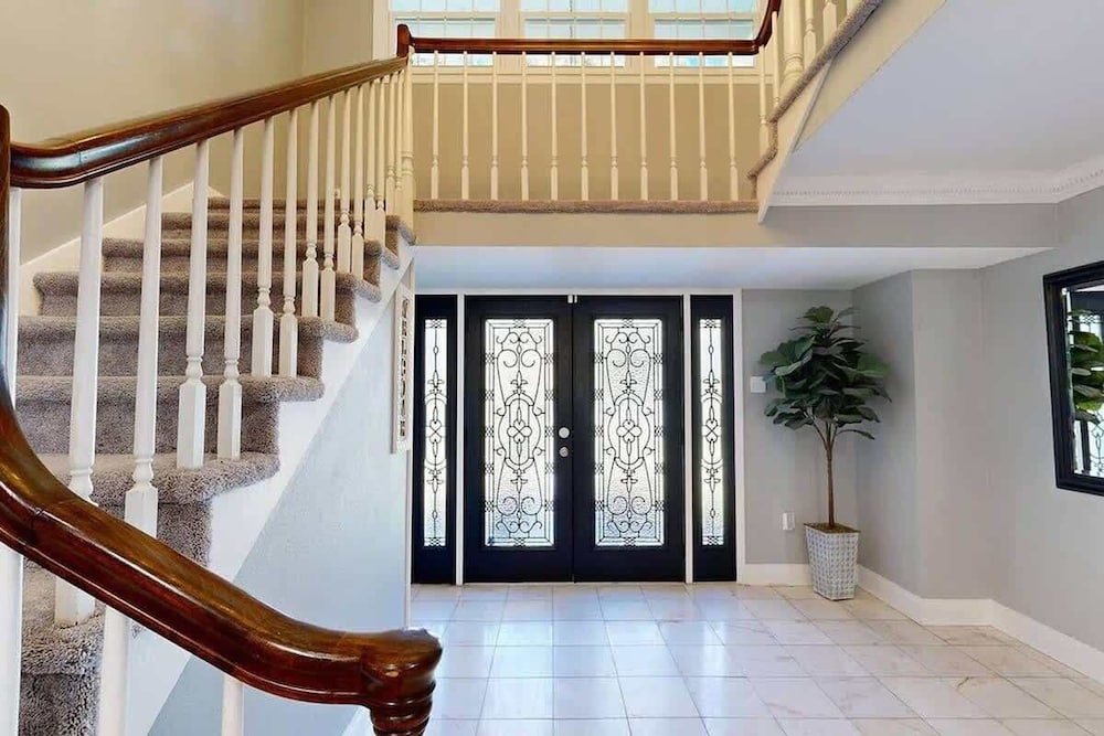 Executive 5 Bedroom Pool Home, Dade City!