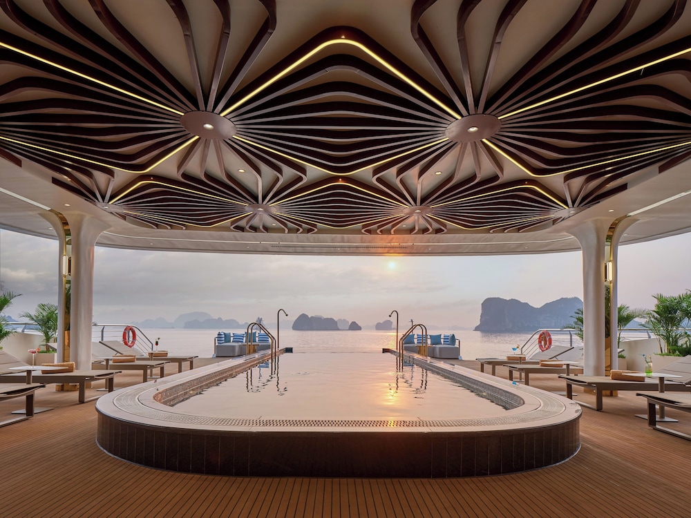 Calista Halong Bay Cruise