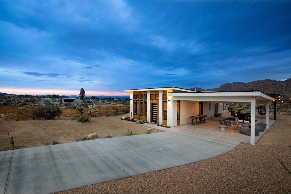 Chicory by Avantstay Modern Desert Retreat w Hot Tub