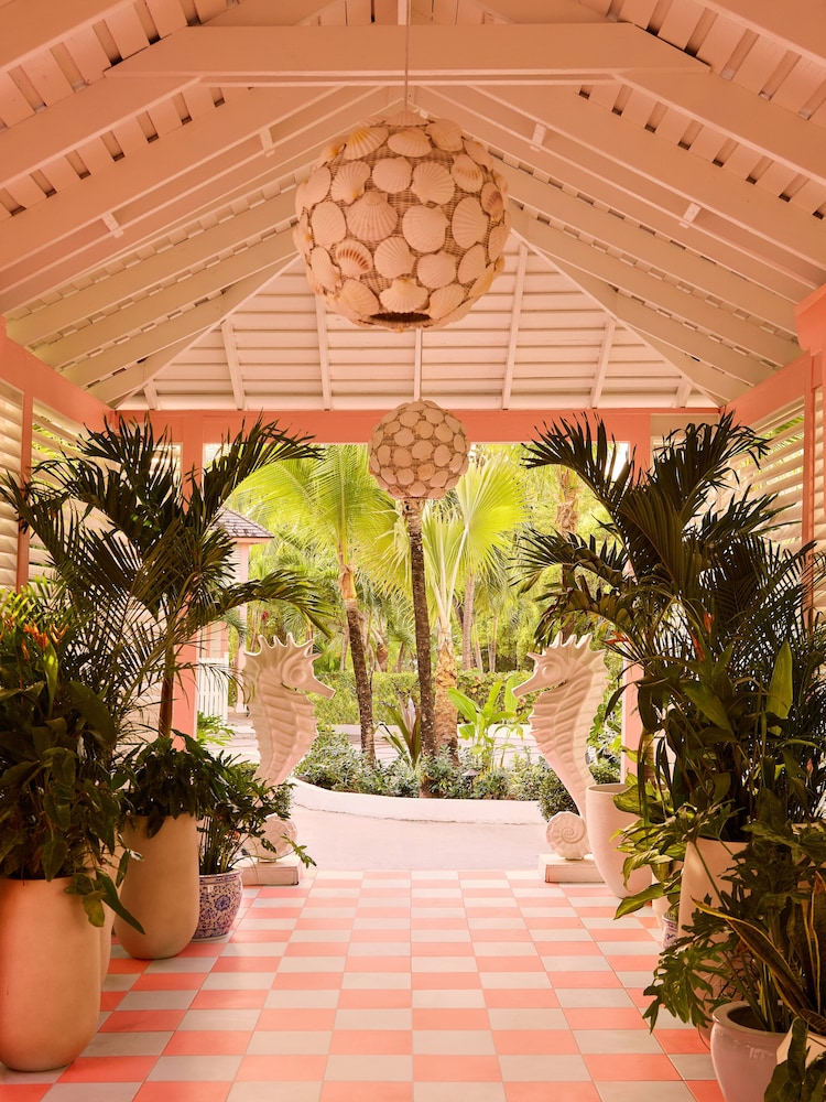 Private Pool Villa at Coral Sands Steps to Pink Sand Beach & Resort Amenities