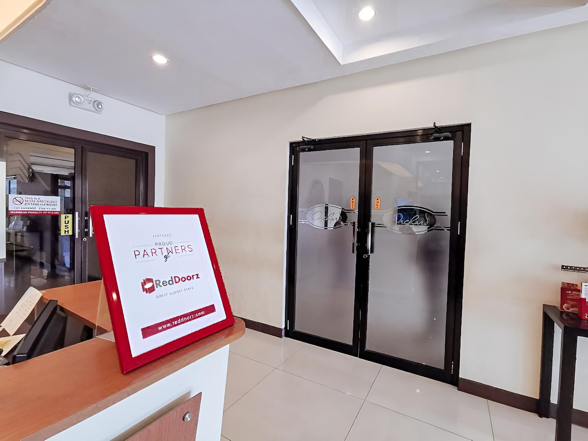 RedDoorz near Robinsons Cybergate Davao 2 view 3