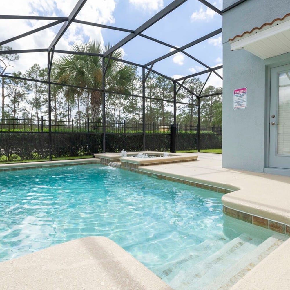 8950 Amazing 5BD Home With Pool