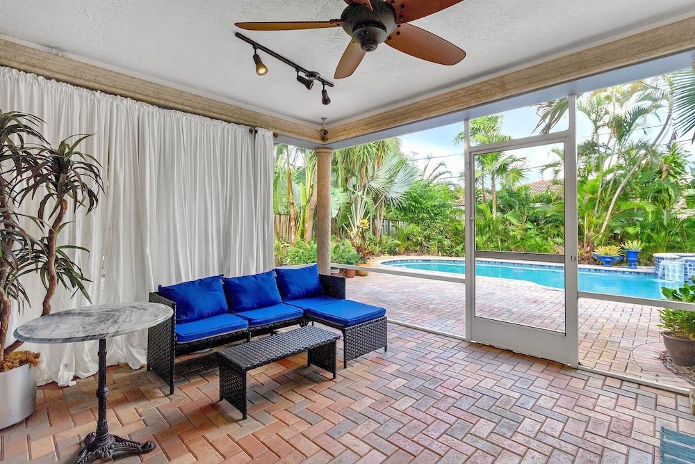 Chic 3BR Sanctuary Steps From The Drive Paradise