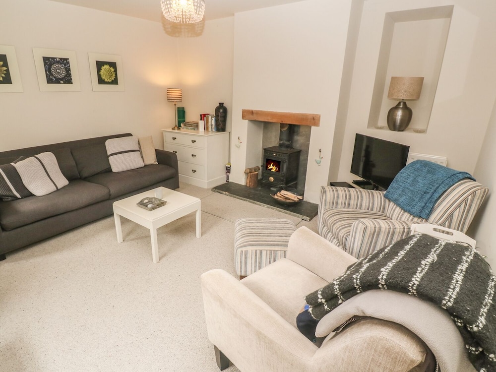 Astrantia Cottage view 4