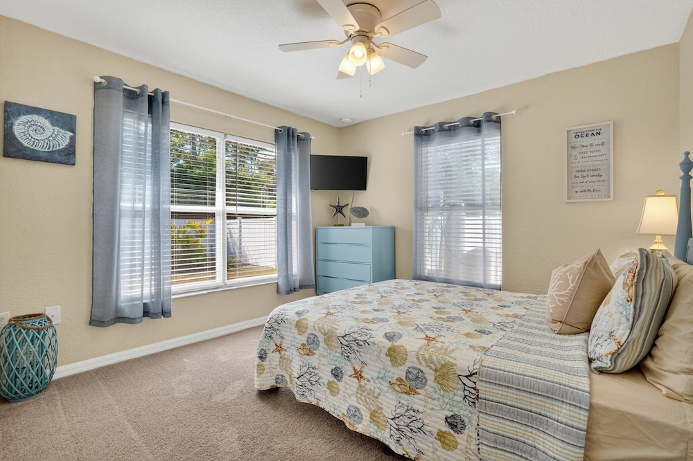 Spacious 4br Retreat With Heated Pool & Spa 4 Bedroom Home