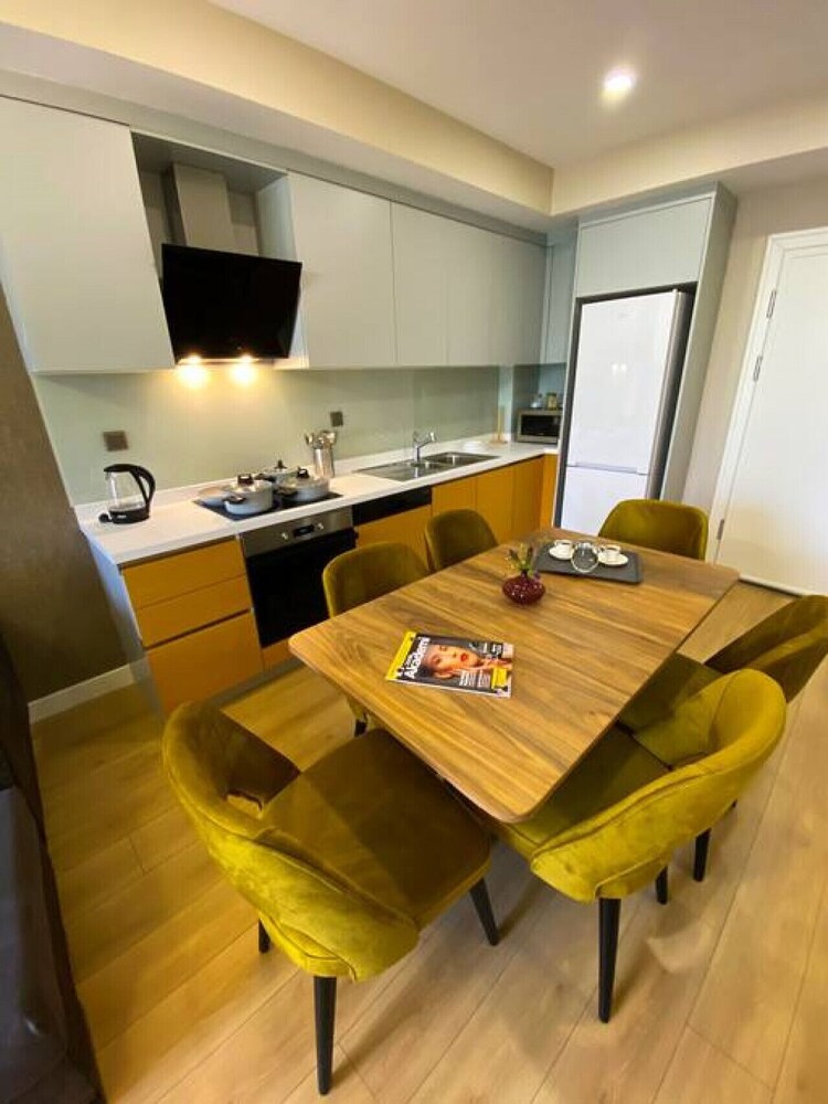 Exclusive 2 1 Apartment 2 Bathrooms - Core Living