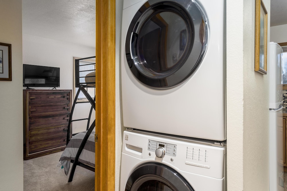 Corner Unitground Floor + Hot Tubspatio W/D in Unit