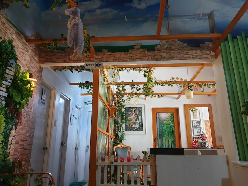 Cebu Vacations - GardenPod Hostel  Cafe - Property Image 2