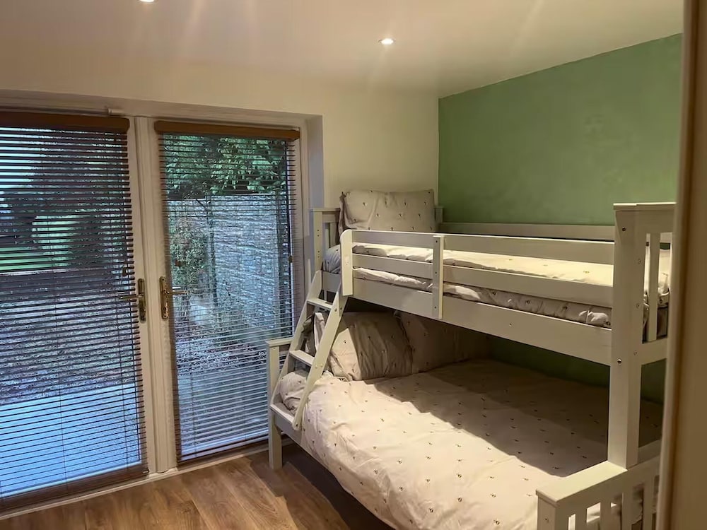 1-bed Cosy Country Retreat- Sleeps 5, Emerald Park
