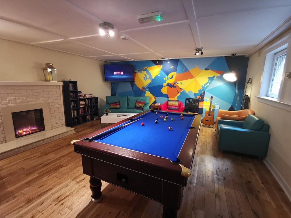 Hotel Snoozles Quay Street Tourist Hostel - Image 1