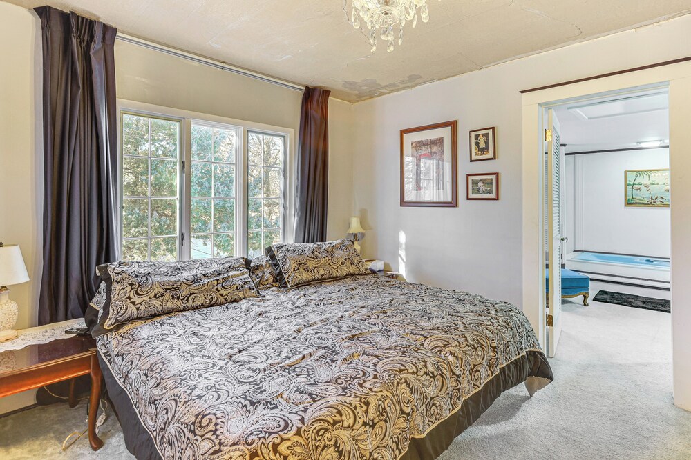Half-mi to Atwood Lake: Spacious Home!
