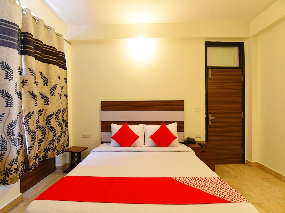 OYO 12818 Dev Villa