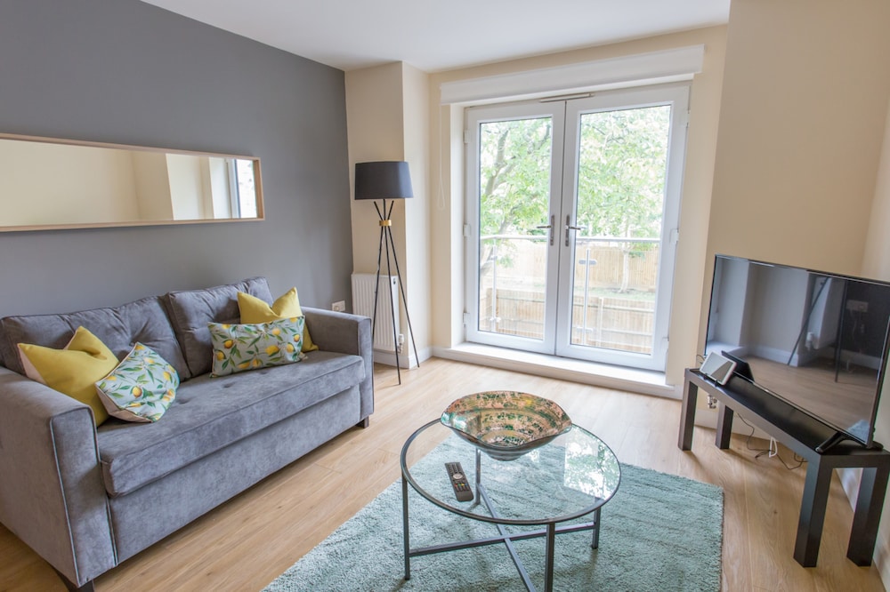 Oxford Vacations - Razia Apartments - Property Image 37