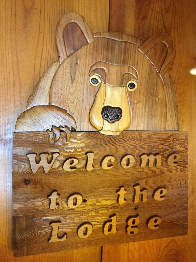 Rocky Mountain Lodge view 3