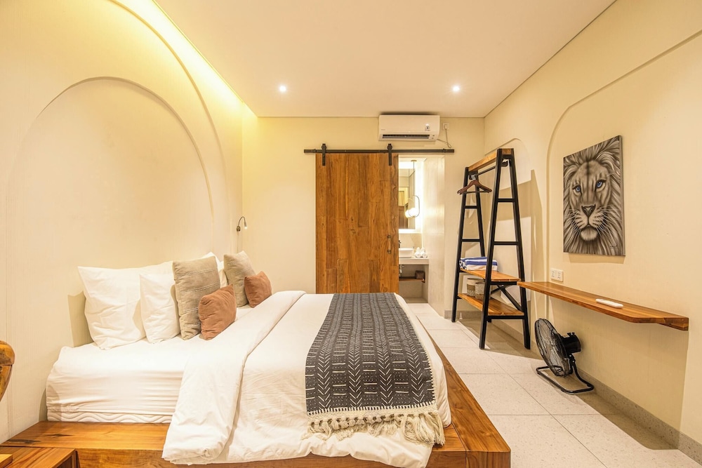 Elegant 4BR Seminyak Villa 10min From the Shore