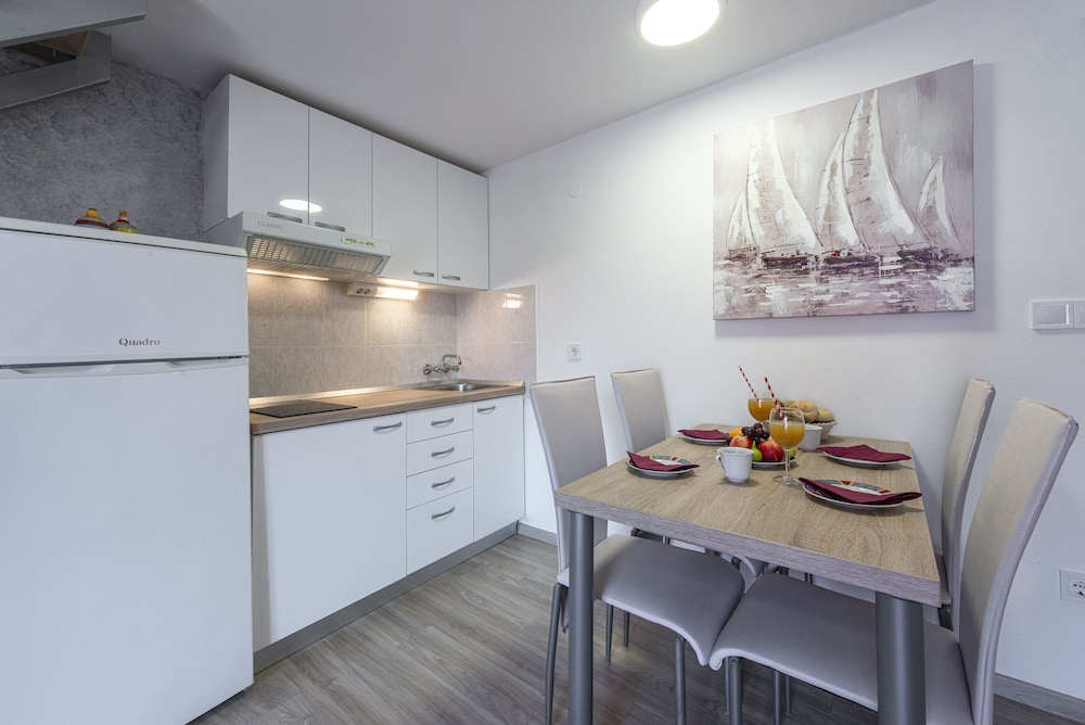 Cina Apartments